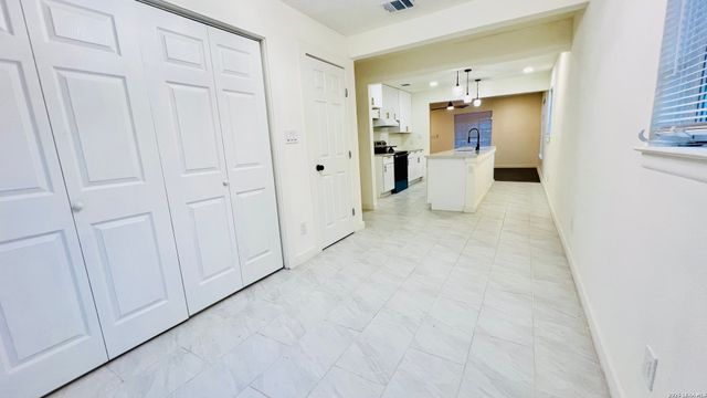 2323 E CROCKETT ST, San Antonio, TX 78202