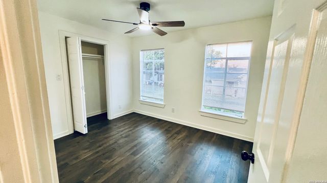 2323 E CROCKETT ST, San Antonio, TX 78202