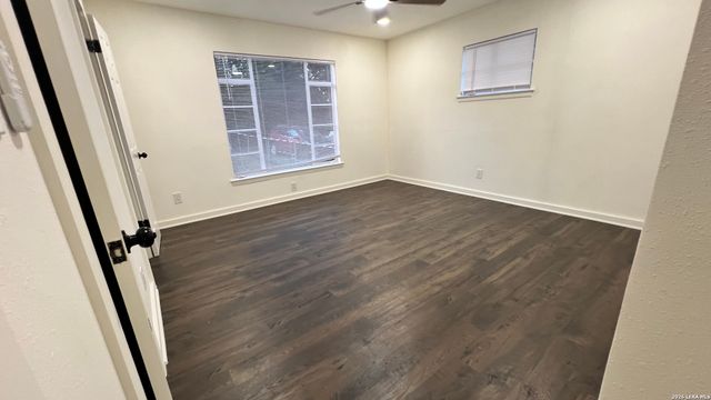 2323 E CROCKETT ST, San Antonio, TX 78202