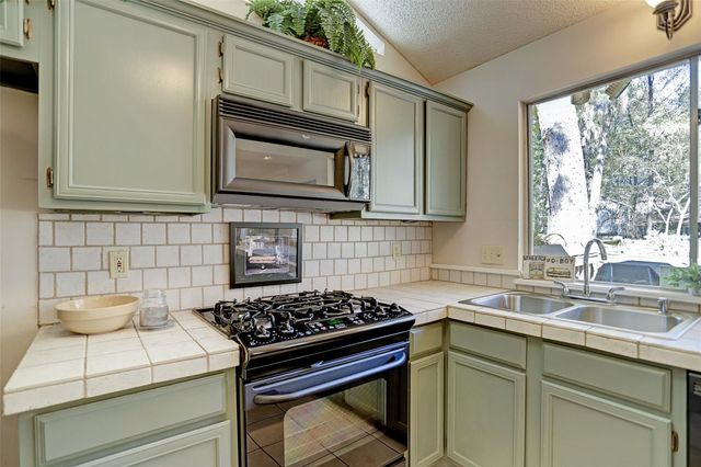 12 Fairmeade Bend Drive, The Woodlands, TX 77381