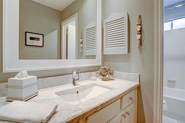 12 Fairmeade Bend Drive, The Woodlands, TX 77381