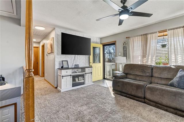 813 S Main Street, Liberty, MO 64068