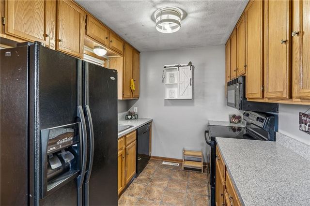 813 S Main Street, Liberty, MO 64068