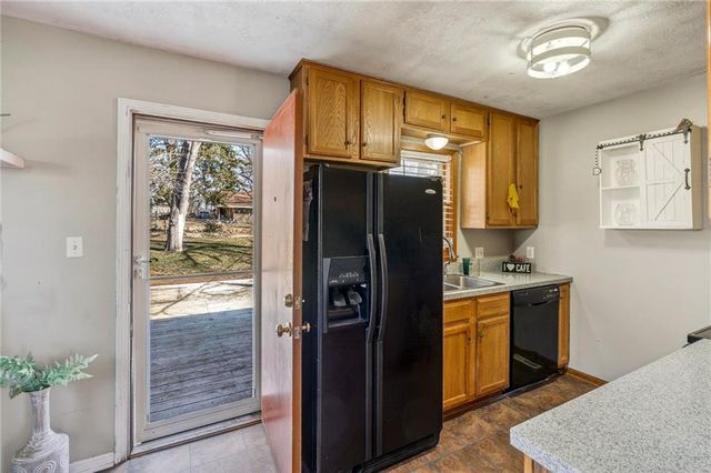 813 S Main Street, Liberty, MO 64068