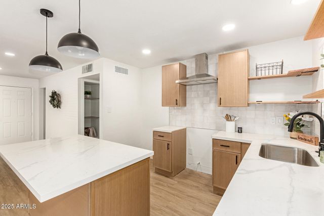 628 E PAPAGO Drive, Tempe, AZ 85288