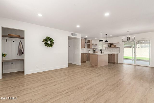 628 E PAPAGO Drive, Tempe, AZ 85288