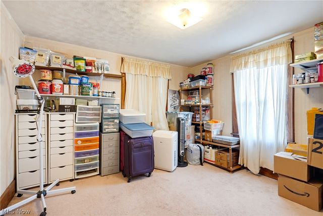 982 W Hopocan Avenue, Barberton, OH 44203