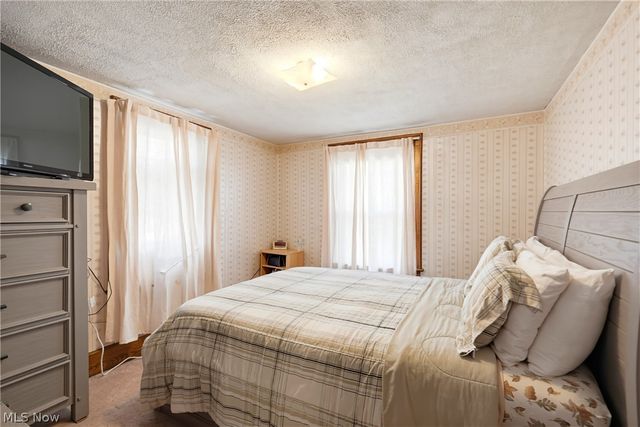 982 W Hopocan Avenue, Barberton, OH 44203