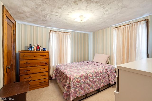 982 W Hopocan Avenue, Barberton, OH 44203