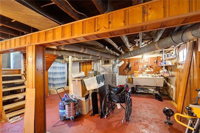 982 W Hopocan Avenue, Barberton, OH 44203