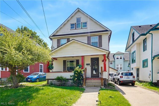 982 W Hopocan Avenue, Barberton, OH 44203
