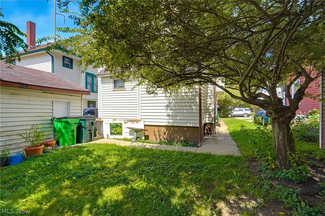 982 W Hopocan Avenue, Barberton, OH 44203