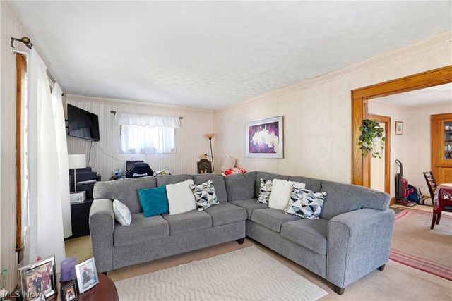 982 W Hopocan Avenue, Barberton, OH 44203