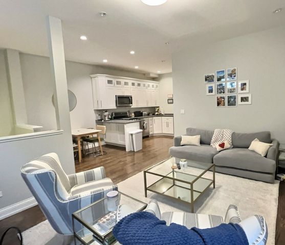 2538 N Southport Avenue 1R, Chicago, IL 60614