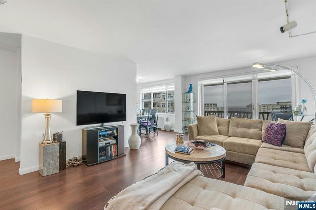 2000 Linwood Avenue 22U, Fort Lee, NJ 07024