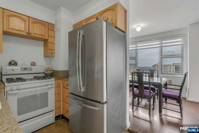 2000 Linwood Avenue 22U, Fort Lee, NJ 07024