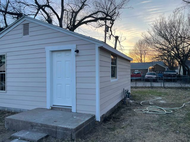 1533 S Saint Clair Ave, Wichita, KS 67213