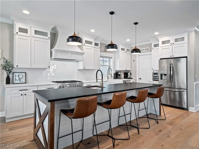 519 Kenilworth Road, Bay Village, OH 44140