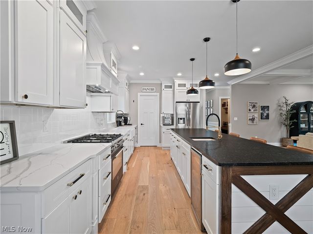 519 Kenilworth Road, Bay Village, OH 44140