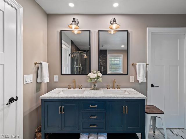 519 Kenilworth Road, Bay Village, OH 44140