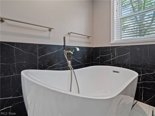 519 Kenilworth Road, Bay Village, OH 44140