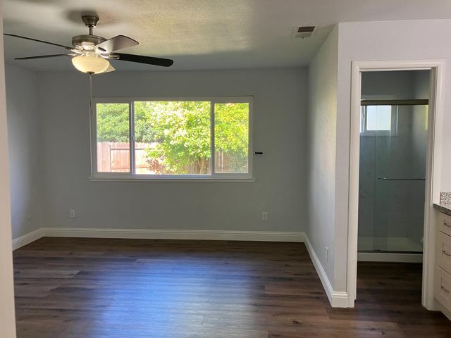 6913 Greenhaven Dr, Sacramento, CA 95831