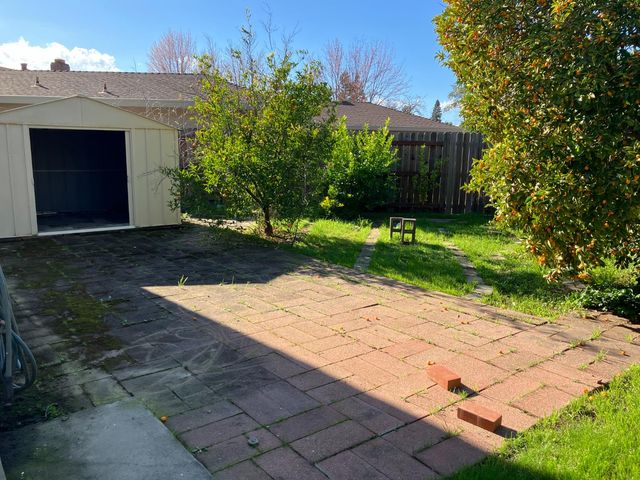 6913 Greenhaven Dr, Sacramento, CA 95831