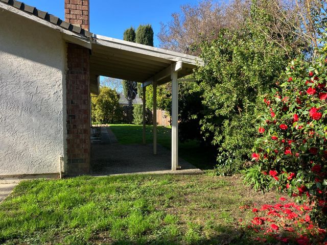 6913 Greenhaven Dr, Sacramento, CA 95831