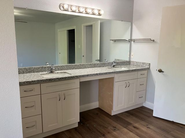 6913 Greenhaven Dr, Sacramento, CA 95831