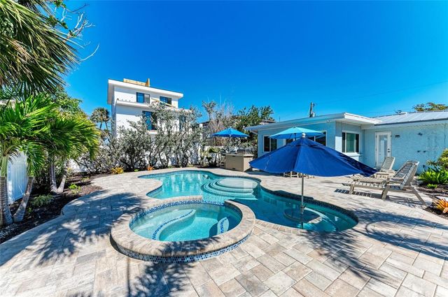 165 CRESCENT DRIVE, Anna Maria, FL 34216