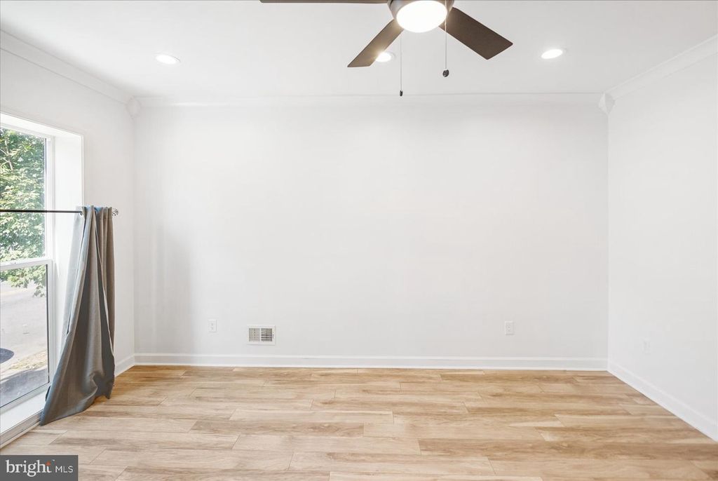 Image 26 of property listing at 731 N PATTERSON PARK AVE, Baltimore, MD 21205