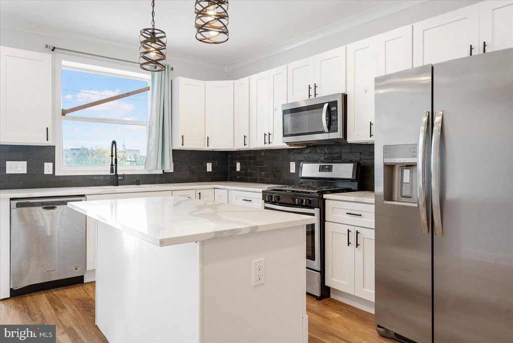 Image 5 of property listing at 731 N PATTERSON PARK AVE, Baltimore, MD 21205