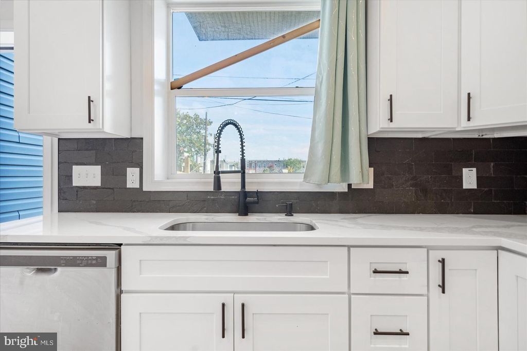 Image 6 of property listing at 731 N PATTERSON PARK AVE, Baltimore, MD 21205
