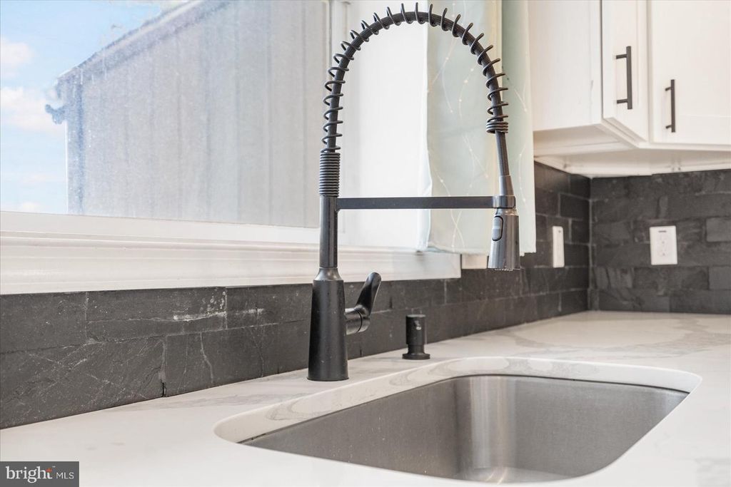 Image 7 of property listing at 731 N PATTERSON PARK AVE, Baltimore, MD 21205