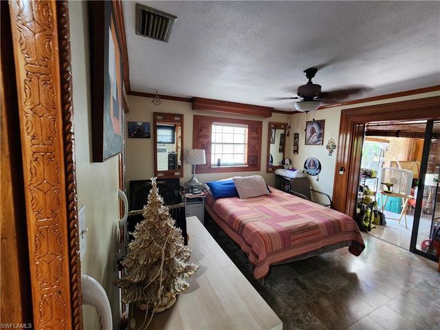 1370 Harbor View DR, North Fort Myers, FL 33917