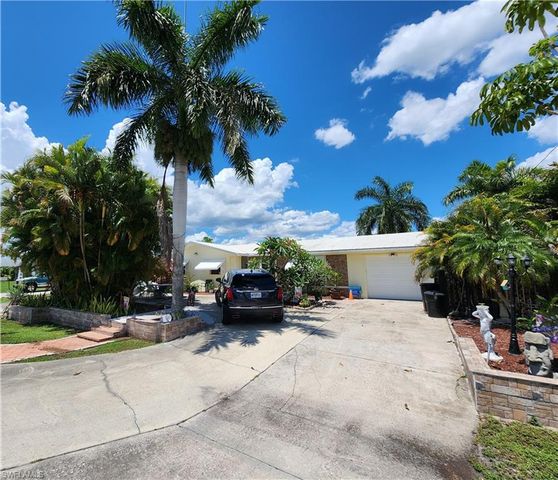 1370 Harbor View DR, North Fort Myers, FL 33917