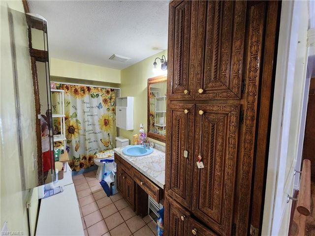 1370 Harbor View DR, North Fort Myers, FL 33917