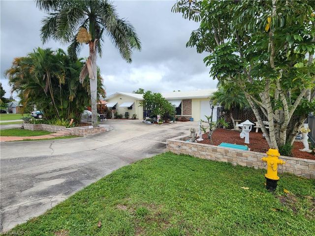 1370 Harbor View DR, North Fort Myers, FL 33917