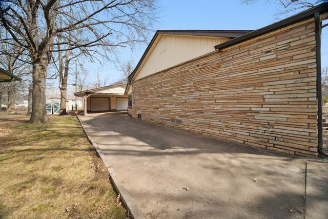 110 E 13th Place, Claremore, OK 74017