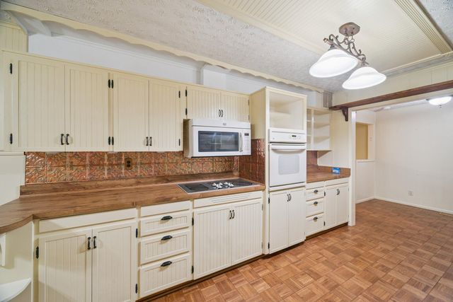 110 E 13th Place, Claremore, OK 74017