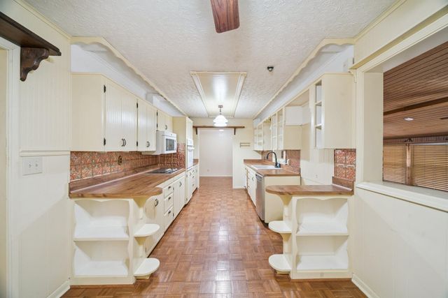 110 E 13th Place, Claremore, OK 74017