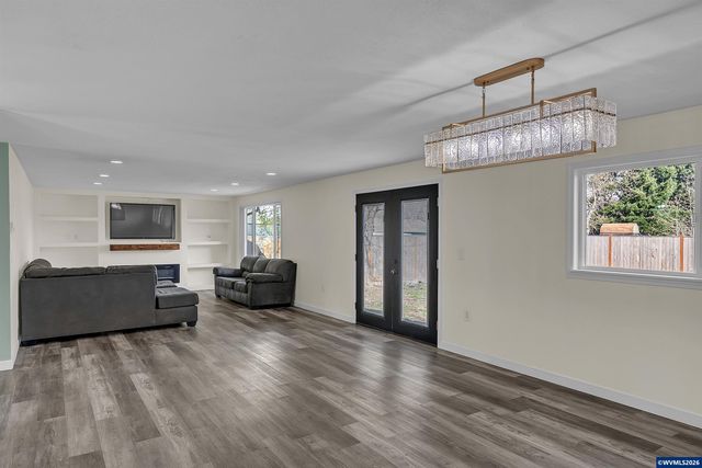 3026 Ella Ln NE, Salem, OR 97305