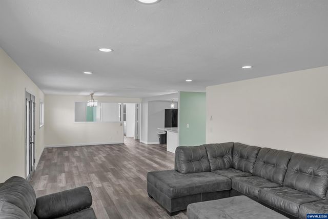 3026 Ella Ln NE, Salem, OR 97305