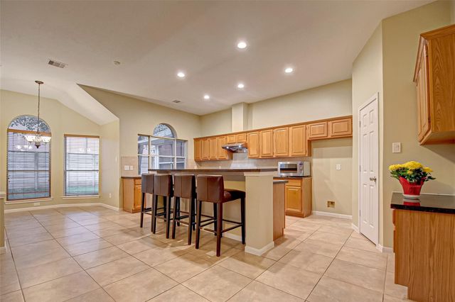 4611 Summer Lakes, Sugar Land, TX 77479