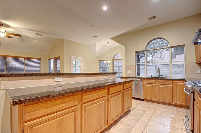 4611 Summer Lakes, Sugar Land, TX 77479