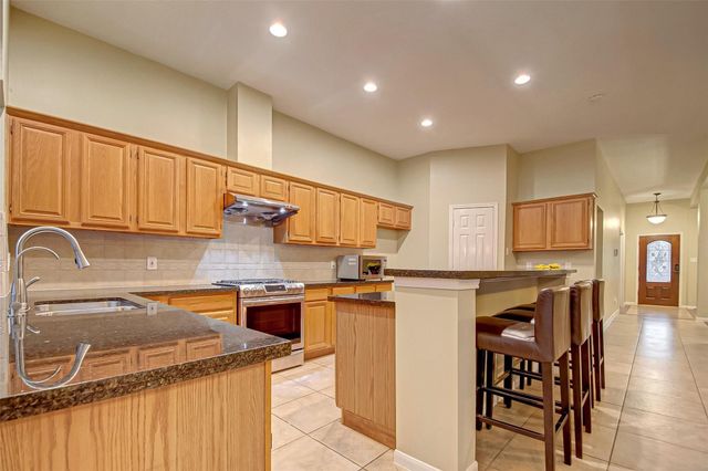 4611 Summer Lakes, Sugar Land, TX 77479