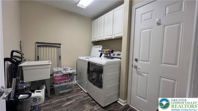 8536 Mayfair Court, Upper Macungie Twp, PA 18031