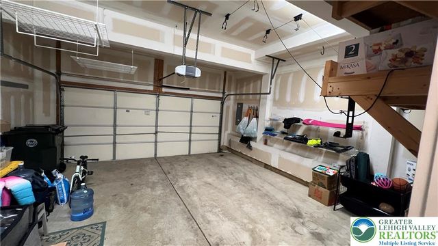 8536 Mayfair Court, Upper Macungie Twp, PA 18031