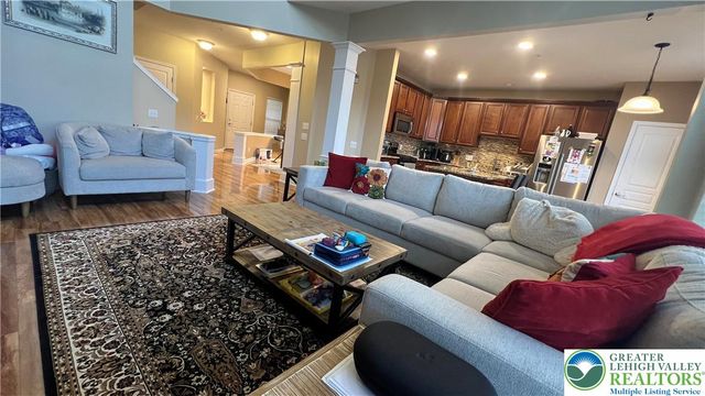 8536 Mayfair Court, Upper Macungie Twp, PA 18031