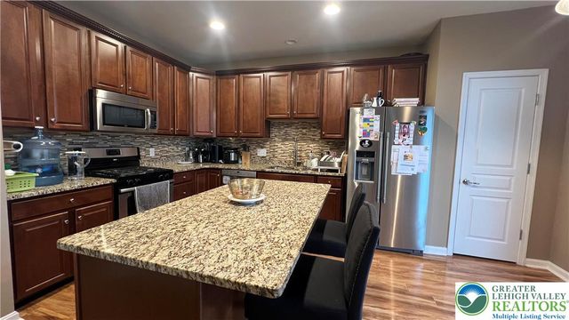 8536 Mayfair Court, Upper Macungie Twp, PA 18031